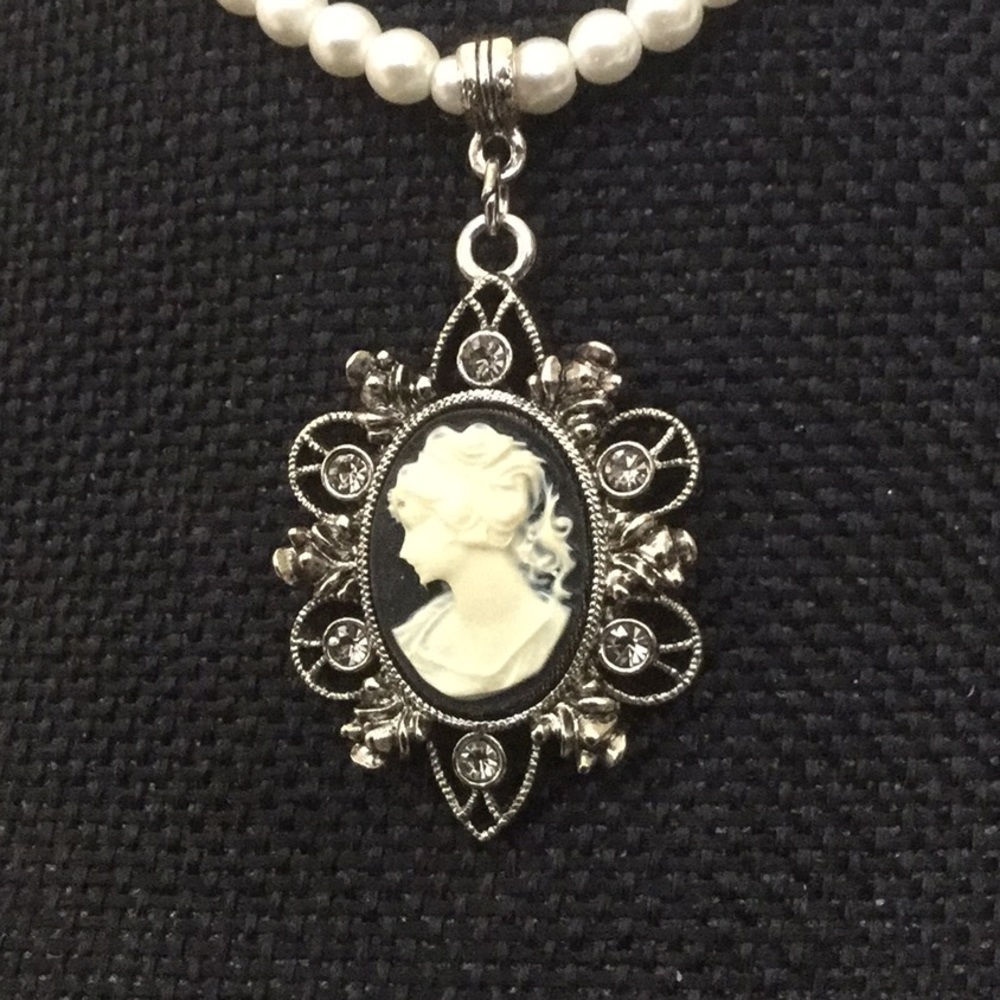 Vtg.15”W/3”FreshwaterCultured White Pearl&CameoPdt - Picture 2 of 14